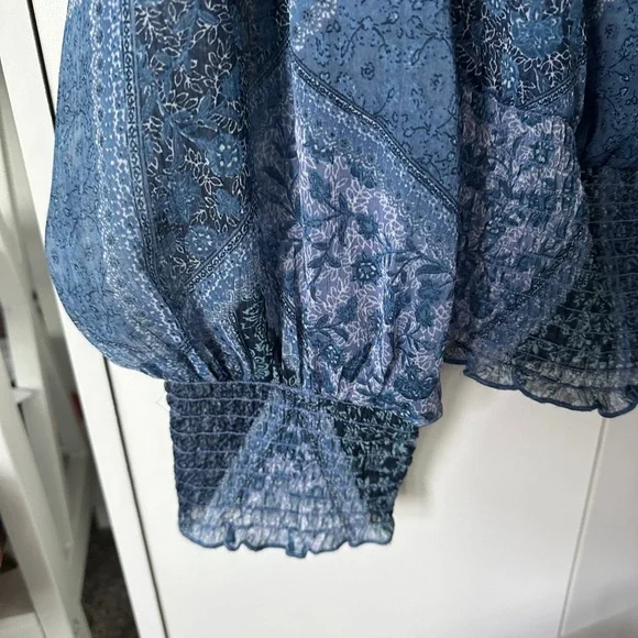 American Eagle Paisley Off the Shoulder Blue Women's Top - Picture 3 of 4